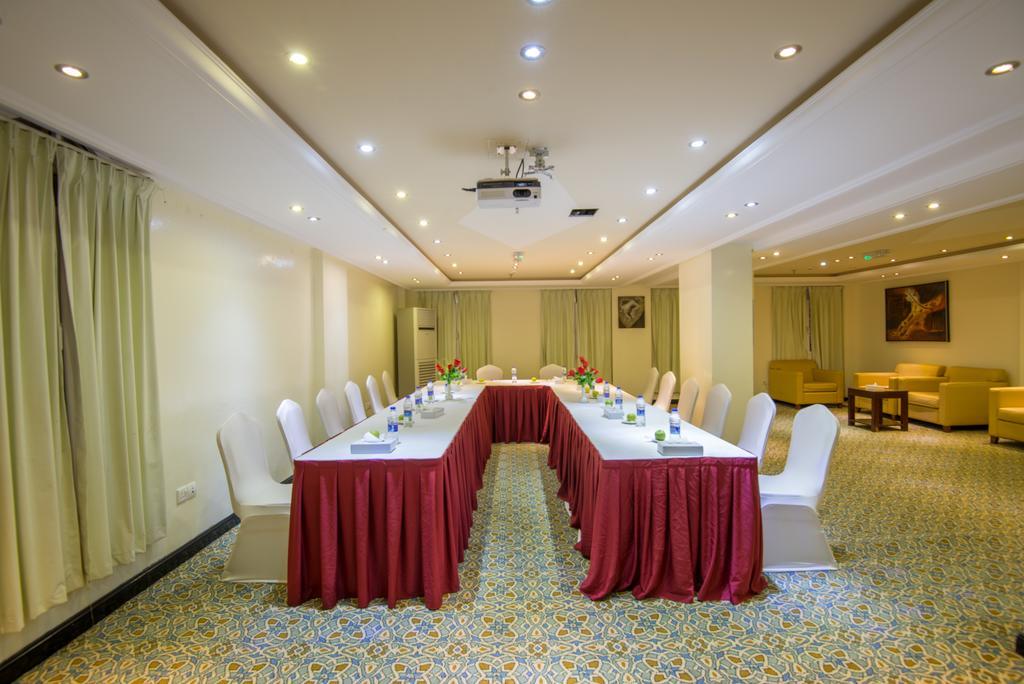 Caesar Hotel Maszkat Kültér fotó