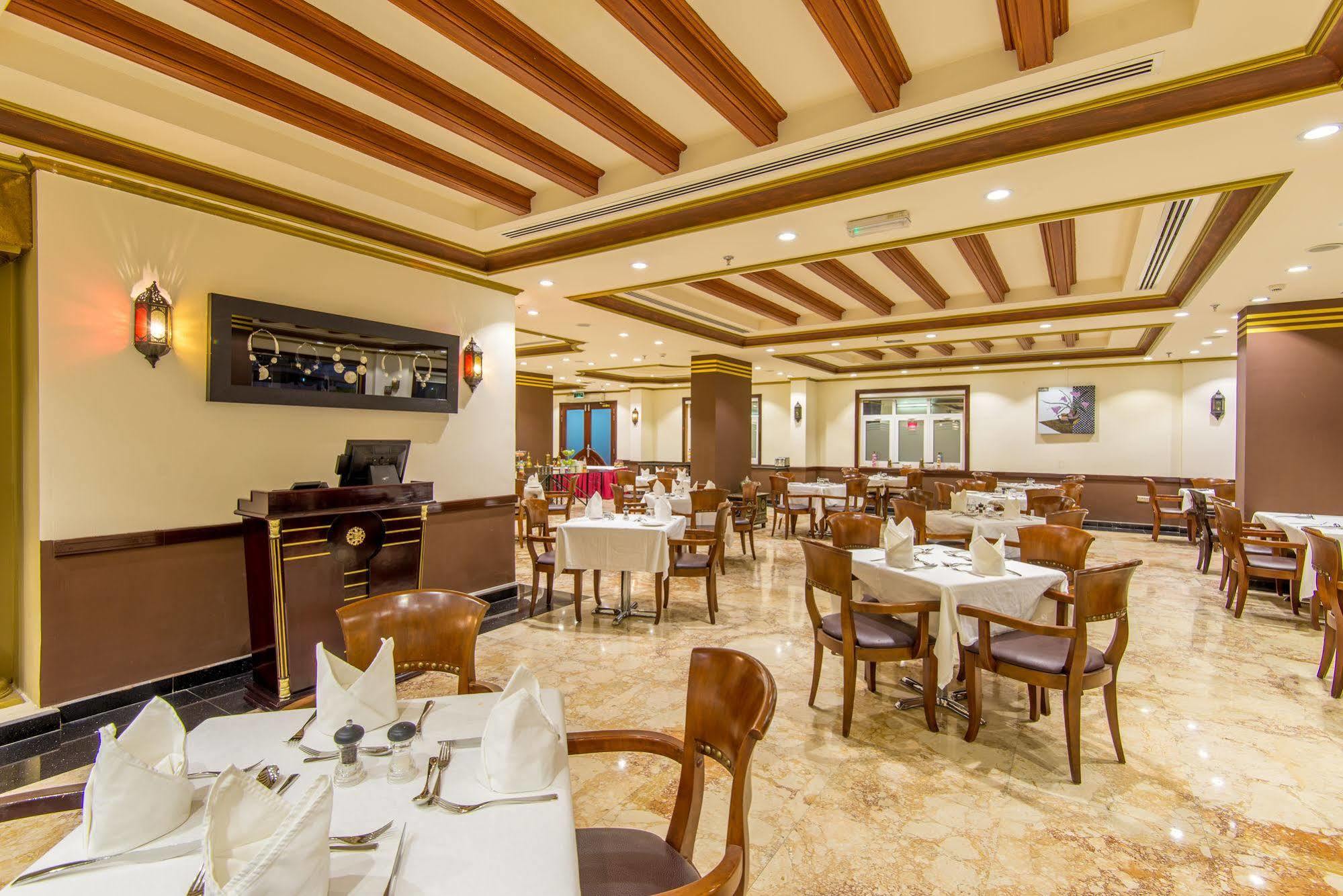 Caesar Hotel Maszkat Kültér fotó