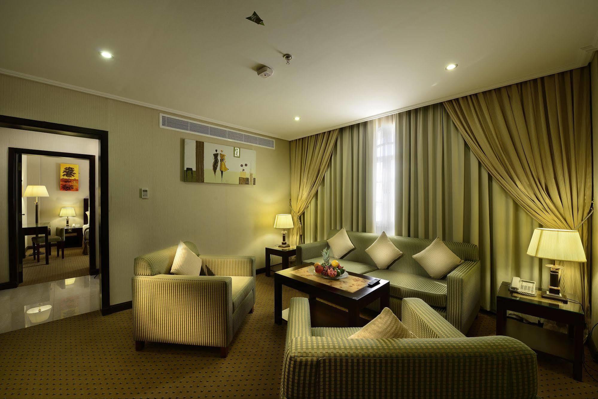 Caesar Hotel Maszkat Kültér fotó