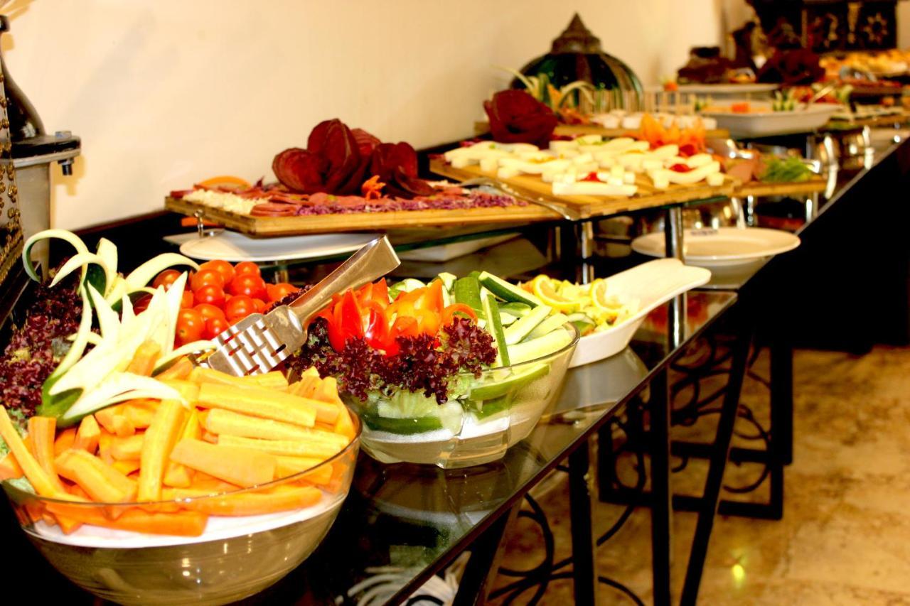 Caesar Hotel Maszkat Kültér fotó
