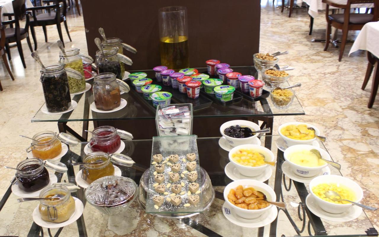 Caesar Hotel Maszkat Kültér fotó